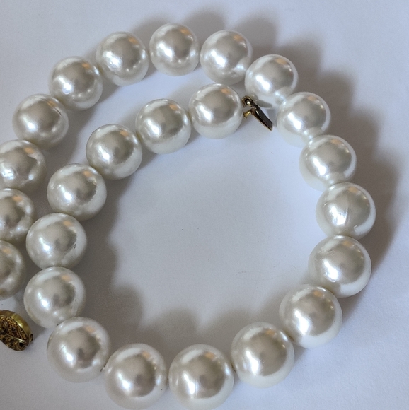 🇨🇦 Vintage oversized faux pearls necklace - Picture 10 of 12